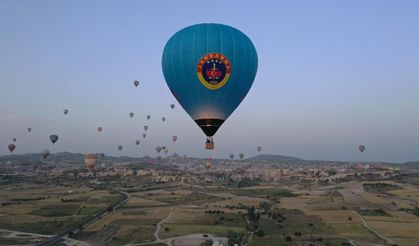 Jandarma broveli sıcak hava balonu Kapadokya semalarında