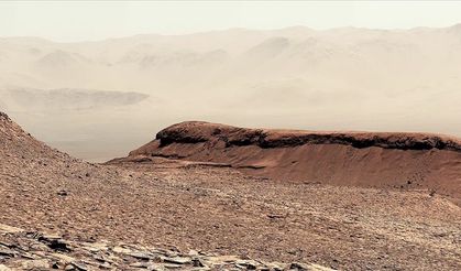 NASA'nın Mars'taki Curiosity Gezgini'nin Sharp Dağı'nda çektiği görüntü paylaşıldı