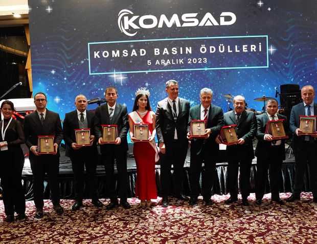 KOMSAD başarılı gazetecileri ödüllendirdi
