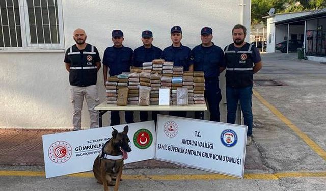 Antalya'da gemide 183 kilo kokain ele geçirildi