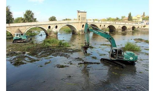 Tunca Nehri'nde DSİ temizliği başladı
