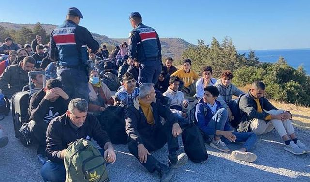 Urla'da 107 kaçak göçmen ile 11 organizatör yakalandı