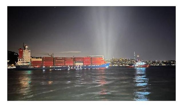 Gemi makine arızası yaptı, İstanbul Boğazı trafiğe kapatıldı