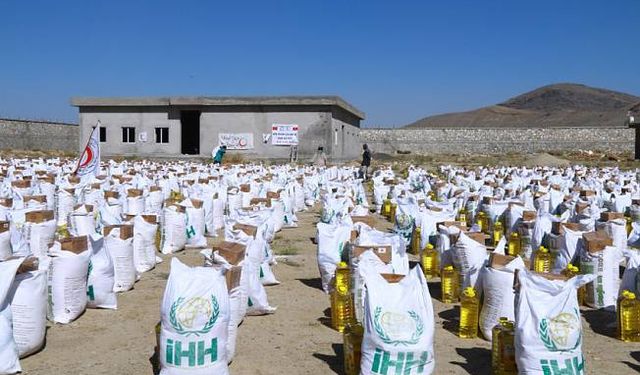 İHH, Afganistan'da 10 bin aileye gıda kolisi yardımı yaptı