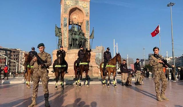 Taksim'de Atlı Polisler yılbaşı öncesi devriye gezdi