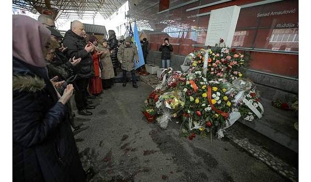 Saraybosna'daki pazar yeri katliamı kurbanları 29. yılında törenle anıldı