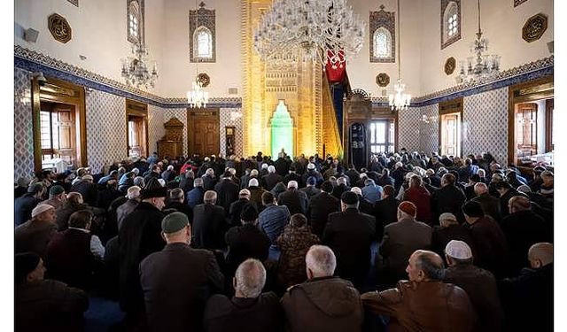 Hacı Bayram-ı Veli Camisi'nde depremde hayatını kaybedenler için mevlit okundu