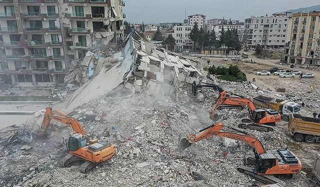 Kahramanmaraş merkezli depremlerde hayatını kaybedenlerin sayısı 50 bin 96 oldu