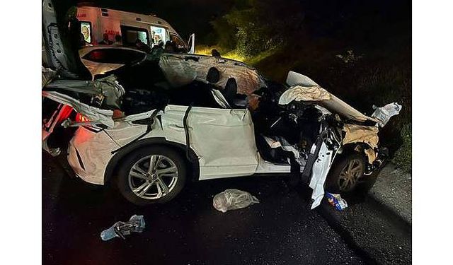 Mersin'de tıra çarpan otomobildeki 1 kişi öldü, 2 kişi yaralandı