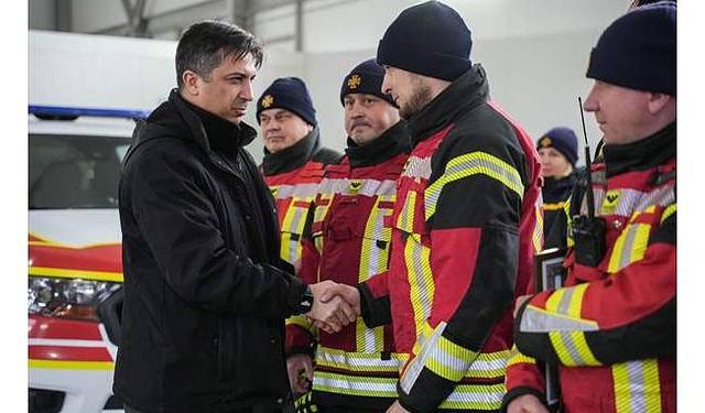 Türkiye'de deprem bölgesinde görev yapan Ukraynalı ekibe devlet nişanı verildi