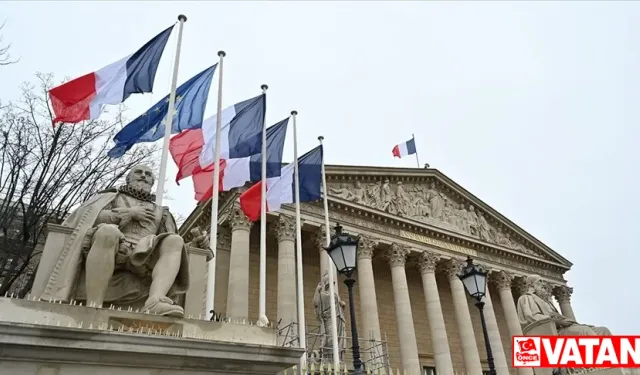 Fransa'da belediyelere "AB bayrağı asma zorunluluğu" getiren tasarı Ulusal Mecliste onaylandı