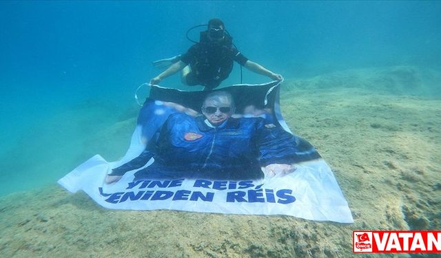 AK Parti'li meclis üyesi denizin altında Cumhurbaşkanı Erdoğan'ın posterini açtı