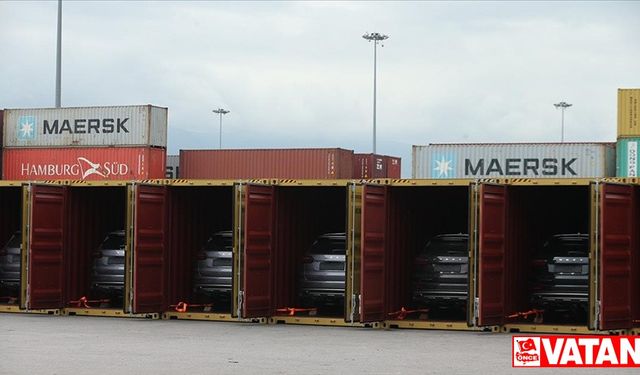 Ro-Ro'ya alternatif konteynerle Uzak Doğu'dan gelen arabalar Kocaeli'deki limandan alıcılarına ulaştırılıyor