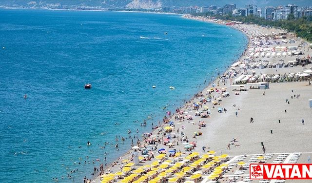 Antalya sahillerinde bayram öncesi yoğunluk yaşanıyor