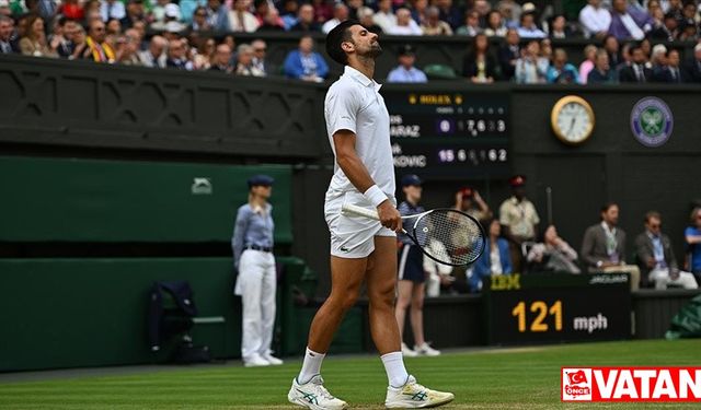 Wimbledon'ın final maçında raketini kıran Djokovic'e para cezası verildi