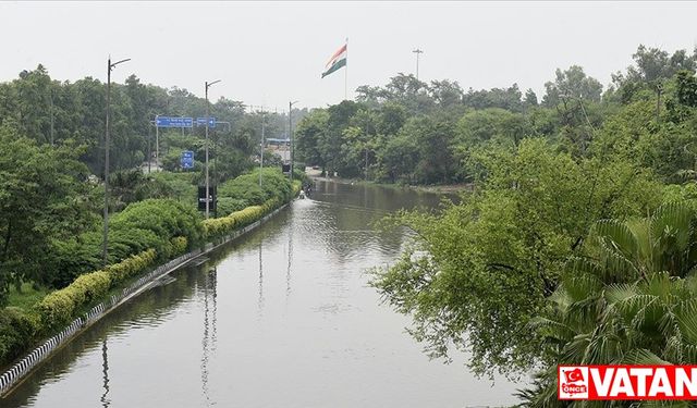 Hindistan'ın 4 eyaletinde 3 gün etkili olacak şiddetli yağış uyarısı verildi