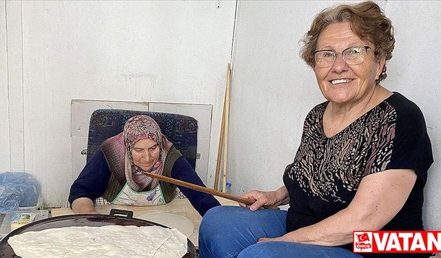 Kırşehir'de emekli öğretmenler gözleme yaparak öğrencilere destek oluyor