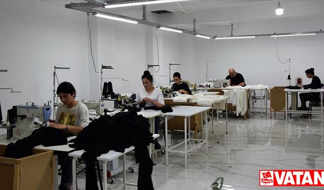 KOSGEB destekli tekstil atölyesinde liselilere hem meslek öğretiyor hem de üretim yapıyor