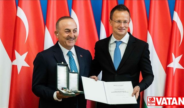 Eski Dışişleri Bakanı Çavuşoğlu'na Macaristan'da "Yıldızlı Liyakat Nişanı" verildi