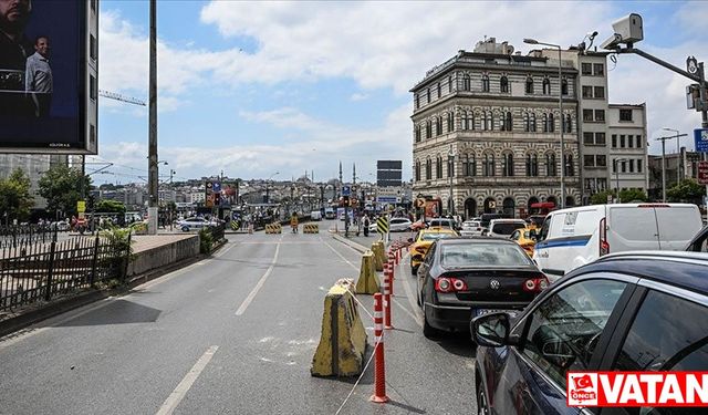 Galata Köprüsü'ndeki bakım çalışması trafikte yoğunluğa neden oldu