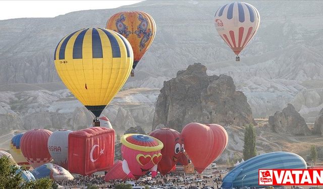 Kapadokya semaları figürlü balonlarla renklendi