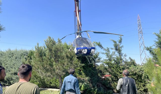 Afyonkarahisar'da bir otelin bahçesindeki ağaçlık alana düşen helikopter kaldırıldı