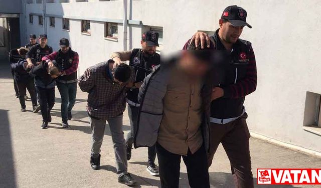 Adana'da uyuşturucu operasyonunda yakalanan 4 zanlı tutuklandı