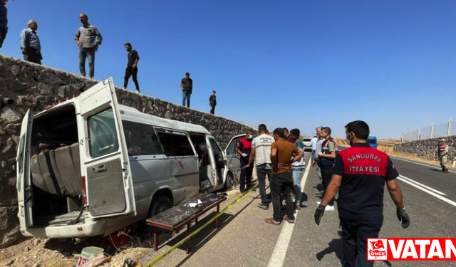 Şanlıurfa'da tarım işçilerini taşıyan minibüs istinat duvarına çarptı, 3 kişi öldü, 17 kişi yaralandı