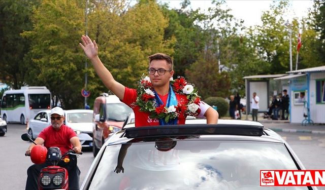 Avrupa şampiyonu milli atlet Emirhan Akçakoca, Tekirdağ'da coşkuyla karşılandı