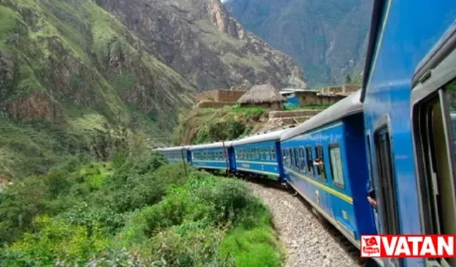 Peru'da toprak kayması nedeniyle Machu Picchu'ya giden tren raydan çıktı