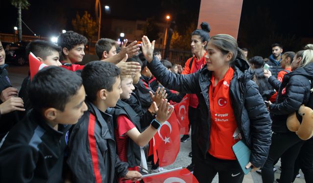 A Milli Kadın Futbol Takımı, Lüksemburg maçı için Çorum'da