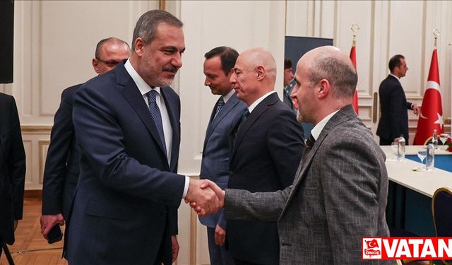 Dışişleri Bakanı Fidan, Kahire'de Türk iş insanlarıyla bir araya geldi