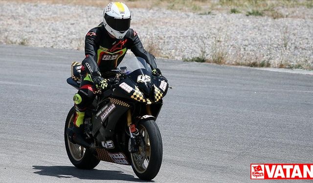 Milli motosikletçilerden Furkan Eryılmaz ve Muammer Nuri Karakaya, şampiyon oldu