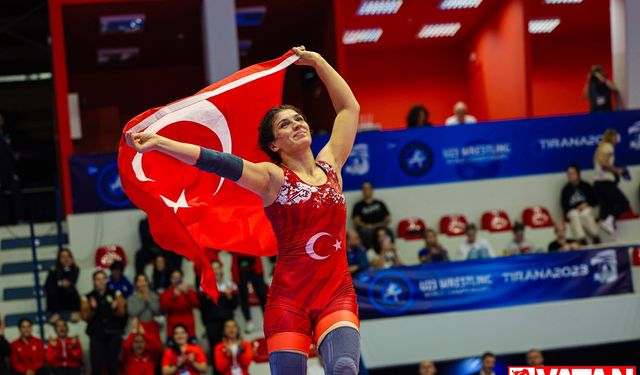 Dünya Şampiyonu milli güreşçimiz Nesrin Baş: Türk kadınının gücünü gösterdiğim için mutluyum