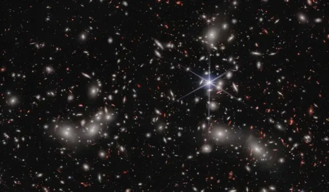 James Webb Uzay Teleskobu, tarihin en uzak galaksilerini keşfetti