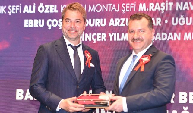 “SAĞOL ATAM “ FİLMİNİN GALASINDA İZDİHAM YAŞANDI