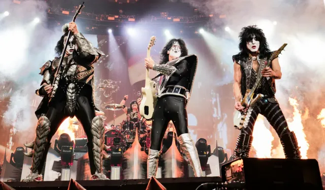 KISS Grubu veda konserinde sahne aldı