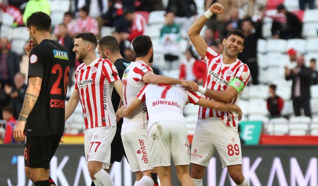 İlk yarı sonucu: Antalyaspor 2 - Fatih Karagümrük 1