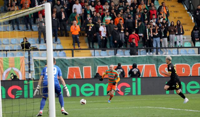 İlk yarı sonucu: İstanbulspor 0 - Alanyaspor 0
