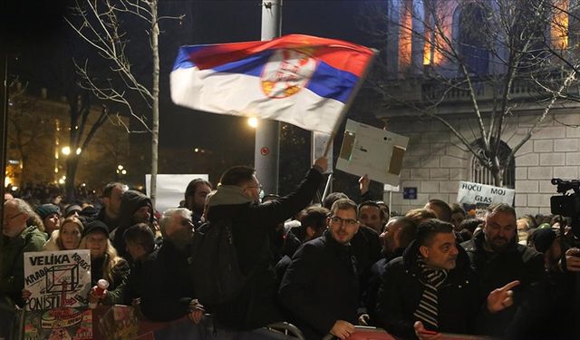 Sırbistan'da sona eren erken genel seçim, yerini "siyasi gerginliğe" bıraktı