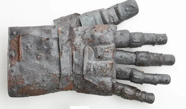 Orta çağ zırh eldiveni, Kyburg Kalesi kazılarında bulundu