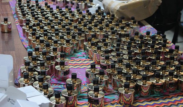 İstanbul'da düzenlenen operasyonda 50 bin sahte parfüm ele geçirildi