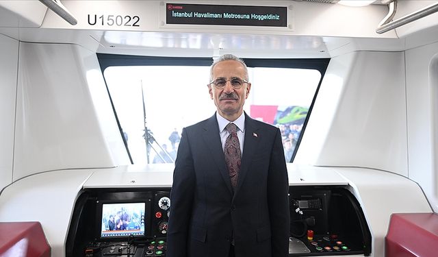 İstanbul Havalimanı Metrosu'nun sürücüsüz yerli tren seti raylara çıkmaya hazır