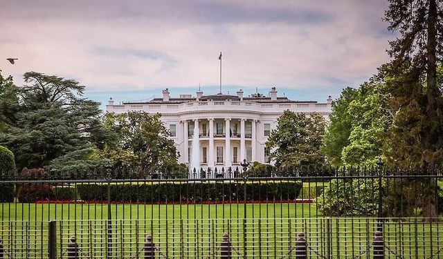 ABD'de Beyaz Saray'ın dış kapısına çarpan aracın sürücüsü gözaltına alındı
