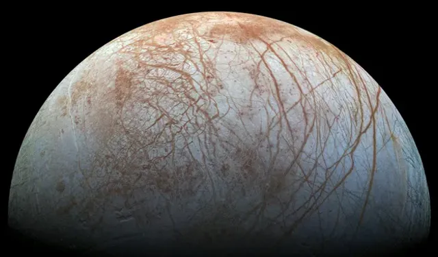 NASA Juno uzay aracı Jüpiter'in buzlu ayı Europa'da aktivite ipuçları yakaladı