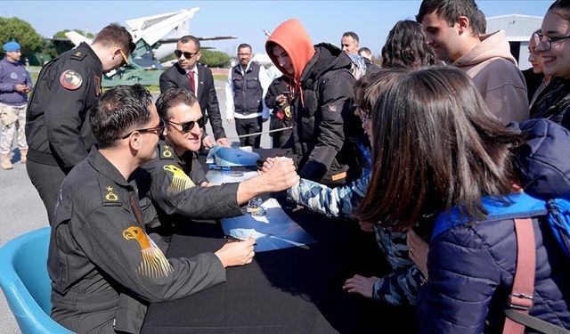 SOLOTÜRK pilotları İstanbul'da havacılık tutkunlarıyla buluştu