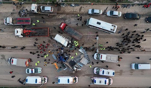 Bursa'da 4 kişinin öldüğü tır kazasında şoför ile firma yetkilileri "eşit kusurlu" sayıldı
