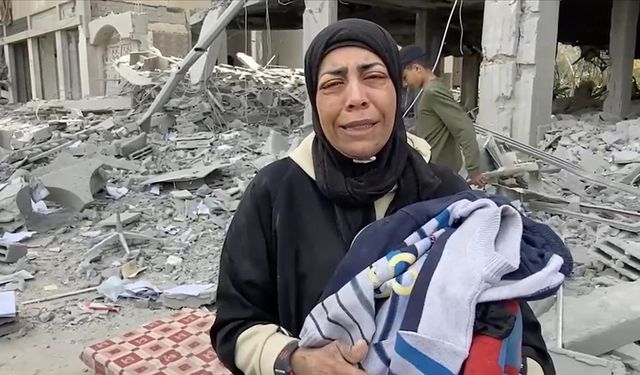 İsrail saldırısında çocukları enkaz altında kalan Gazzeli anneden çağrı