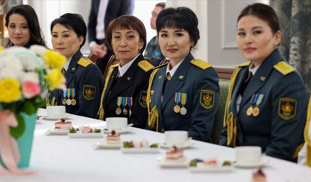 Kazakistan ordusunda 12 binden fazla kadın görev yapıyor