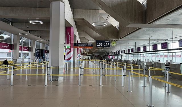 Almanya'da 5 havalimanındaki grev nedeniyle yüzlerce uçuş iptal oldu